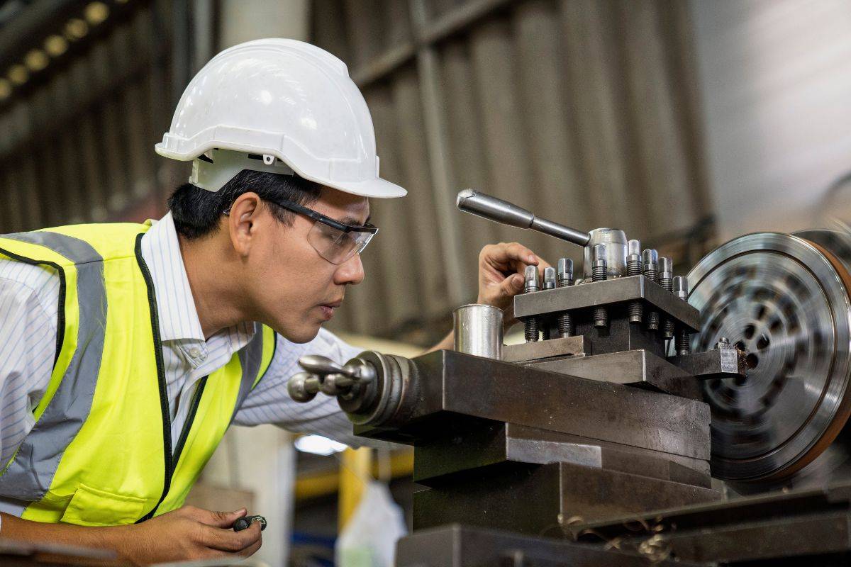 Profissional técnico em mecânica